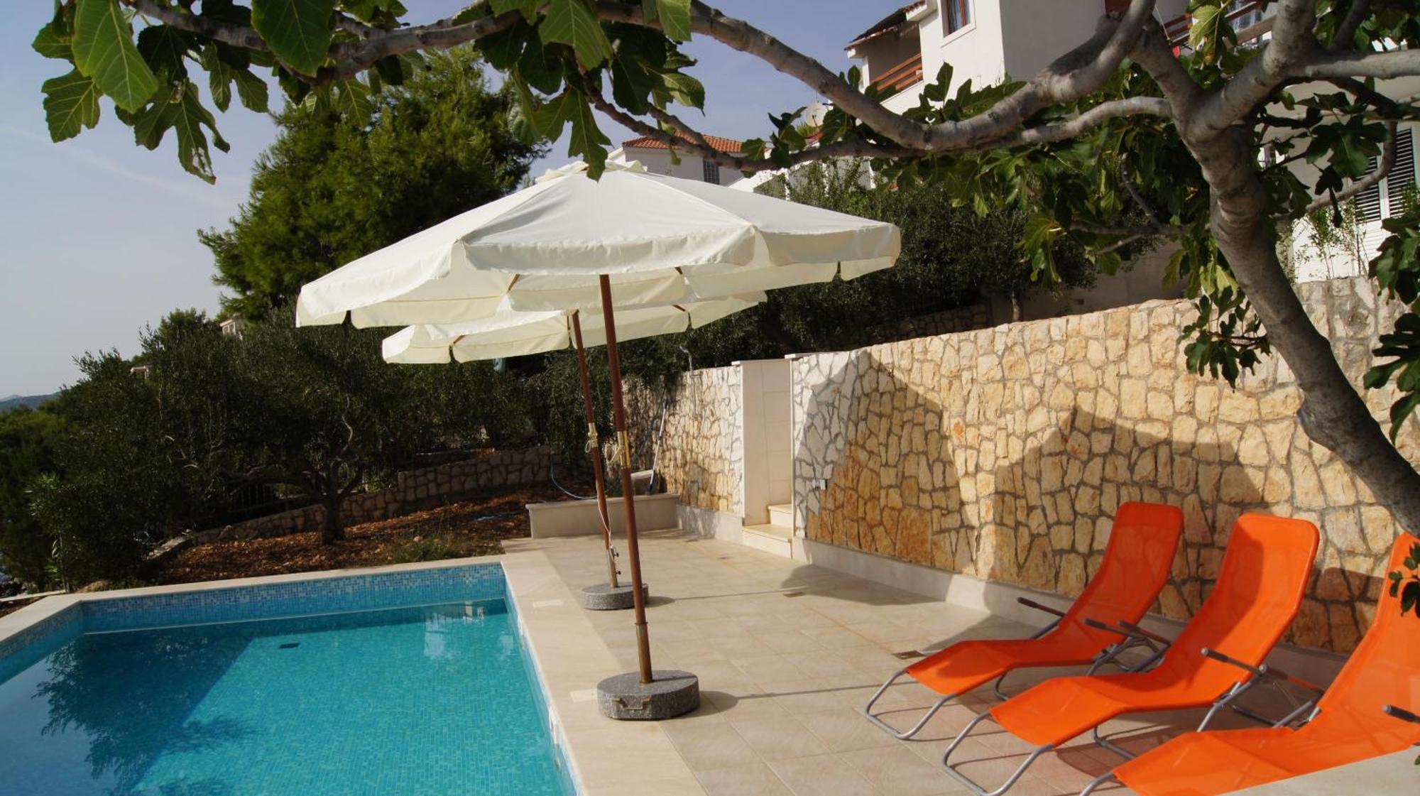 Apartments Niana With Heated Seawater Swimingpool Donji Okrug  Exterior photo