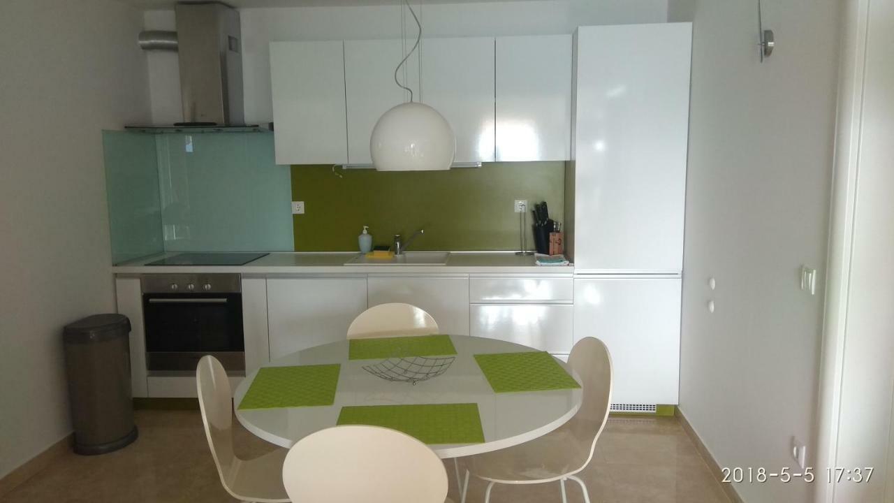 Apartments Niana With Heated Seawater Swimingpool Donji Okrug  Exterior photo